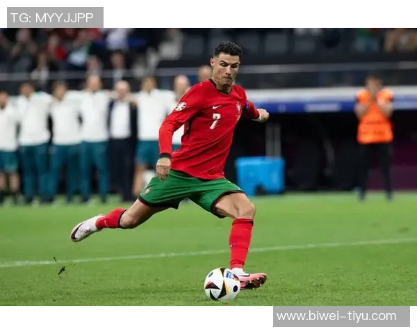 帕利尼亚反击卡拉格批评称其靠贬低他人谋生无视C罗成就 帕利尼亚反击卡拉格批评称其靠贬低他人谋生无视C罗成就