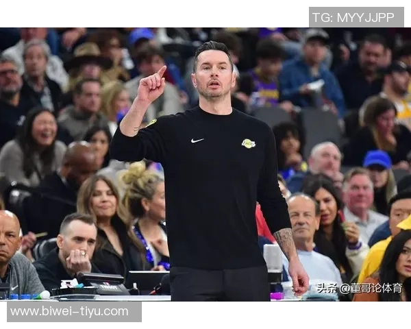 东契奇轻松战胜雷迪克玩匹克球引发笑声让他气坏了真是太有趣了