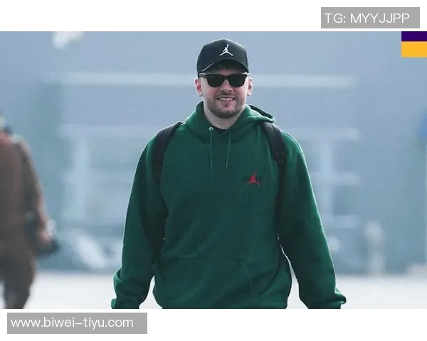 艾顿分享东契奇圣诞礼物喜悦瞬间感谢圣诞老人带来的惊喜